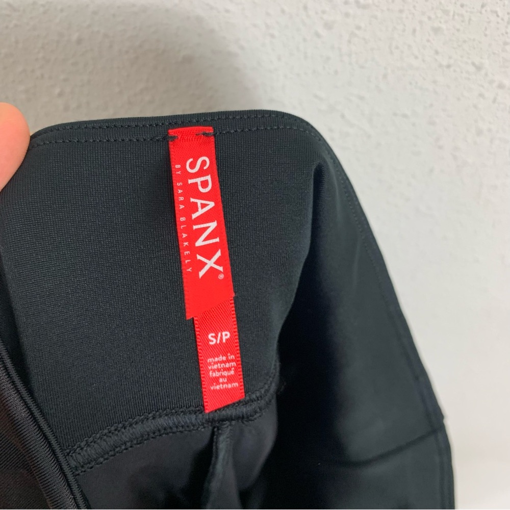 Spanx Matte Black Faux Leather Camo Leggings Small - Picture 7 of 8